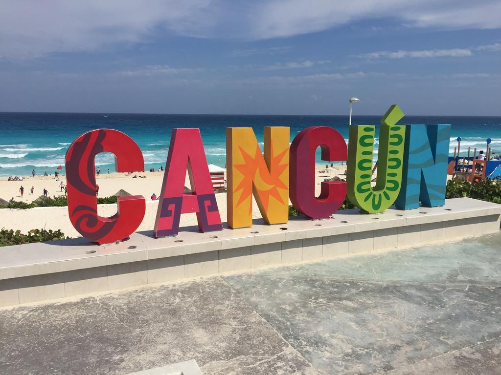 Room In Cancun Stadium Extérieur photo